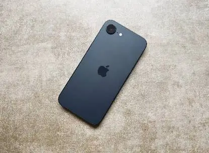 Смартфон iPhone 16e